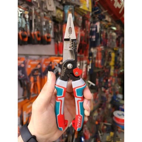 Kìm mũi nhọn 8 inch 6 trong 1 Total THTMF286 K - Dụng cụ đa năng chất lượng cao với tay cầm thoải mái và thiết kế tiện lợi.