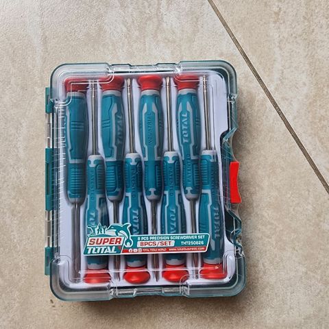 Bộ 8 Tua Vít Total THT250826 - Dụng Cụ Tiện Ích Chất Lượng Cao, Tay Cầm Thoải Mái, Hộp Nhựa Tiện Dụng