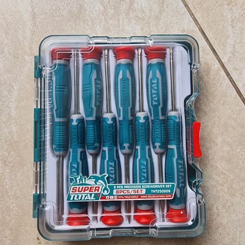 Bộ 8 Tua Vít Total THT250826 - Dụng Cụ Tiện Ích Chất Lượng Cao, Tay Cầm Thoải Mái, Hộp Nhựa Tiện Dụng
