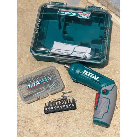 Máy Siết Vít Không Dây 4(V) Total TSDLI04425 - Bao Gồm 20 Mũi Khoan Cr-V + Đèn Làm Việc Tích Hợp, Tiện Dụng Cho DIY