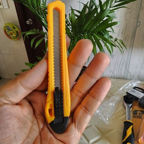 Dao Rọc Giấy TOLSEN 9x80MM SK7 Siêu Bén với Vỏ Nhựa ABS - Dụng Cụ Tiện Ích Hoàn Hảo cho Văn Phòng và Nghệ Thuật