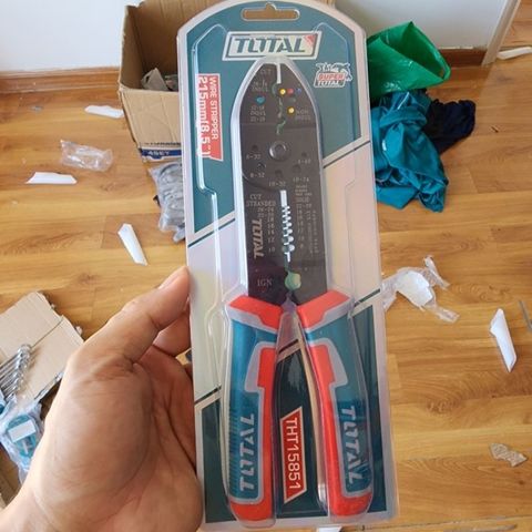 Kìm tuốt dây điện Total THT15851 8.5