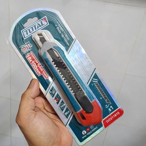 Dao rọc giấy 179mm Total THT511815 - Dụng cụ tiện ích cho văn phòng, màu xanh, đỏ, xám, lưỡi dao SK5 bền bỉ, chất lượng Đài Loan.