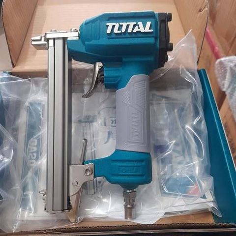 Súng Bắn Đinh U Dùng Hơi Total TAT8131-3 - Thiết Bị Tiện Ích Cho Công Trình Xây Dựng, Khả Năng Tải 100 PCS, Áp Suất Hoạt Động 60-100Psi