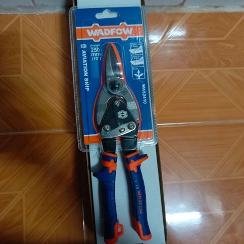 Kéo cắt tôn thẳng 10 inch Wadfow WAS2410 - Dụng cụ cắt tôn chính xác cho thép cacbon và không gỉ, tay cầm mềm chống trượt