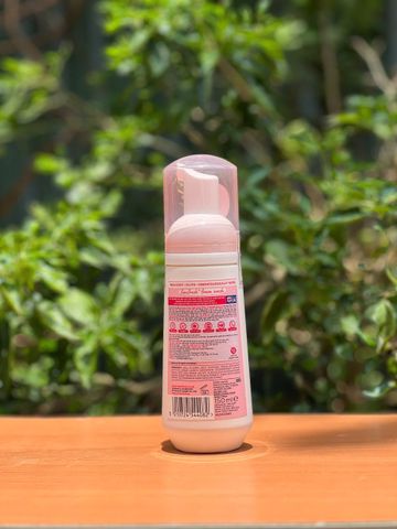 Nước rửa vệ sinh phụ nữ Femfresh Foam Wash 150ml - Chứa Bơ Shea & Chiết Xuất Sữa Yến Mạch - An Toàn và Dưỡng Ẩm Cho Vùng Kín