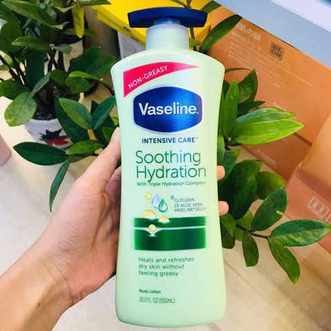 Sữa Dưỡng Thể Vaseline Body Lotion 725ml - Xanh Lá, Dưỡng Ẩm Da Mềm Mại, Chống Khô Rát, Phù Hợp Cho Mọi Loại Da