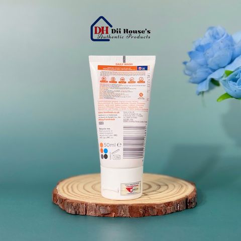 Dung dịch vệ sinh phụ nữ Femfresh Daily Wash 150ml – Sạch khuẩn, khử mùi, chiết xuất tự nhiên, an toàn cho mọi độ tuổi.