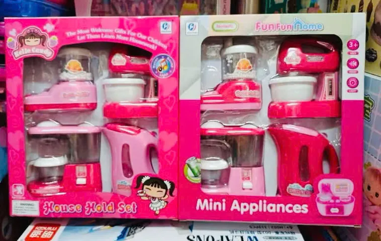 Bộ đồ chơi gia đình Hello Kitty House hold set gồm 4 món đồ gia dụng có đèn và âm thanh YH858-3 giao ngẫu nhiên