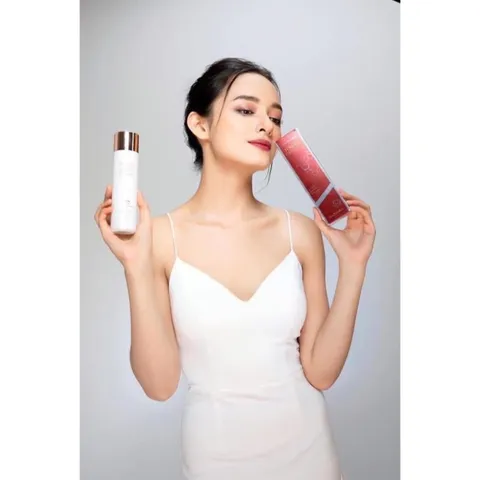 Nước Thần Huyết Tơ Tằm Hydrating Toning Essence 150ml