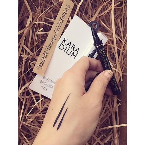 Bút Kẻ Mắt Nước Karadium - Kẻ mắt dạ siêu mảnh Karadium Waterproof Brush Liner Black chống nước vỏ trắng