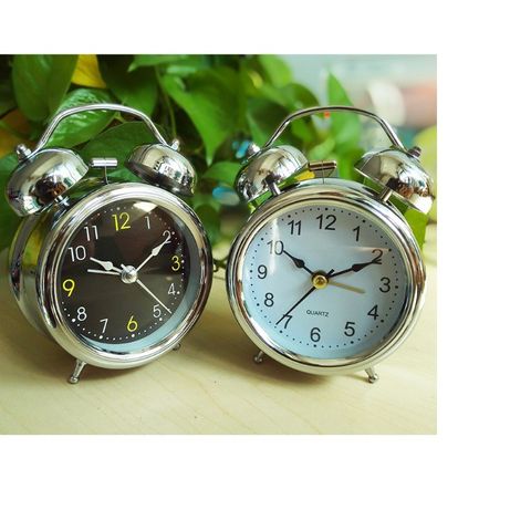 Đồng Hồ Báo Thức Inox Cổ Điển 2 Chuông - Màu Ngẫu Nhiên, Kiểu Dáng Nhỏ Gọn, Chạy Êm, Có Đèn LED Xem Giờ Tối