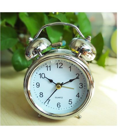 Đồng Hồ Báo Thức Inox Cổ Điển 2 Chuông - Màu Ngẫu Nhiên, Kiểu Dáng Nhỏ Gọn, Chạy Êm, Có Đèn LED Xem Giờ Tối