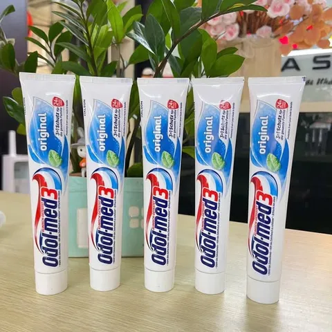 Kem Đánh Răng ODOL Med 3 - Công Thức 3 Trong 1 Ngừa Sâu Mịn Răng, Bảo Vệ Nướu, Hơi Thở Thơm Mát - Hàng Nhập Khẩu UK
