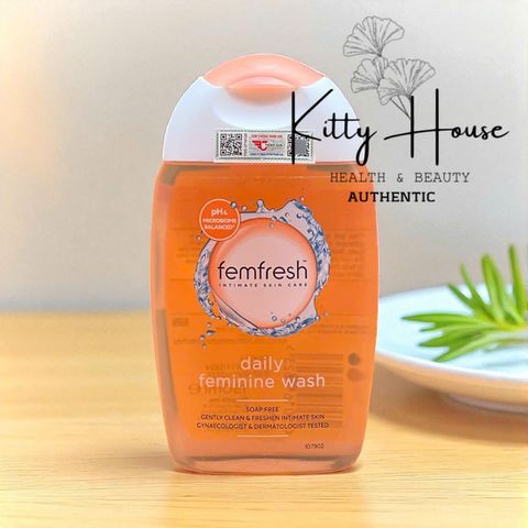 Dung dịch vệ sinh phụ nữ Femfresh Daily Wash 250ml - Chăm sóc vùng kín tự nhiên, kháng khuẩn, hương thơm nhẹ nhàng, an toàn cho mọi độ tuổi