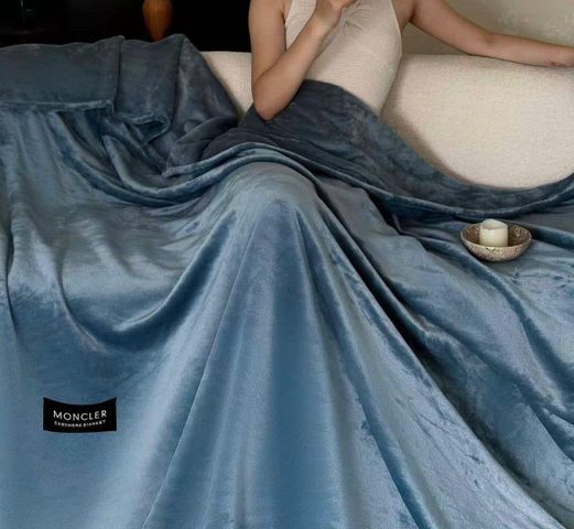 Chăn Moncler Crytal Plush Queen - 248x233cm, Nhung Mịn Sang Trọng, Giữ Ấm Tối Ưu, Tặng Túi Xách Cao Cấp, Trang Trí Nội Thất Đẳng Cấp