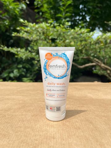 Dung Dịch Vệ Sinh Phụ Nữ Daily Intimate Wash Femfresh 250ml - Làm Sạch Nhẹ Nhàng, Cân Bằng pH Cho Vùng Kín An Toàn
