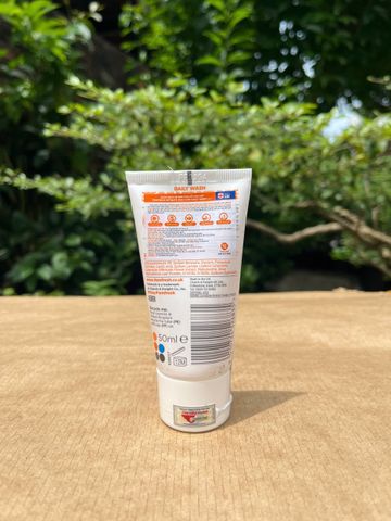 Dung Dịch Vệ Sinh Phụ Nữ Daily Intimate Wash Femfresh 250ml - Làm Sạch Nhẹ Nhàng, Cân Bằng pH Cho Vùng Kín An Toàn