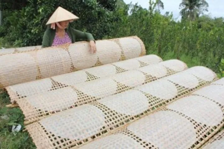 1kg Bánh Tráng Gạo Phú Yên - Đặc Sản Việt Nam Chất Lượng Cao (23 Cái) - Thích Hợp Cho Món Cuốn, Tiệc Tùng, Picnic