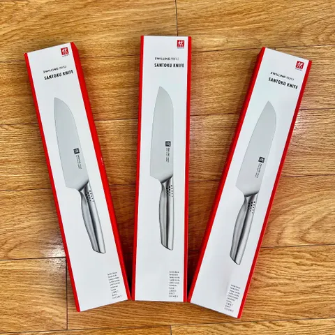 Dao bếp Santoku Zwilling Profile 18cm – Thép không gỉ, lưỡi sắc bén, thiết kế ergonomic, bền bỉ cho nhà bếp chuyên nghiệp