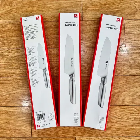 Dao bếp Santoku Zwilling Profile 18cm – Thép không gỉ, lưỡi sắc bén, thiết kế ergonomic, bền bỉ cho nhà bếp chuyên nghiệp