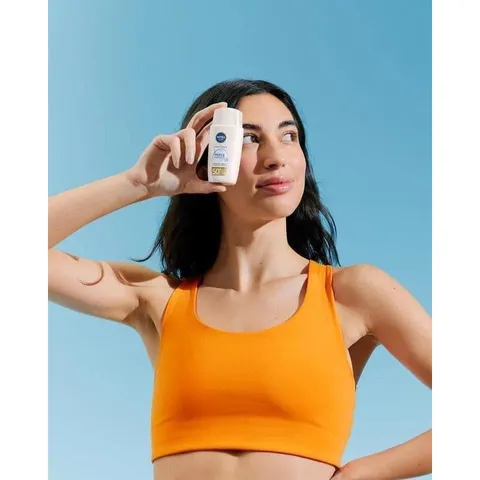 Kem chống nắng Dưỡng Da Nivea Triple Protect - LSF50, 40ml