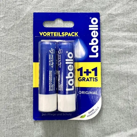 Set son dưỡng môi Labello không màu của Đức.
