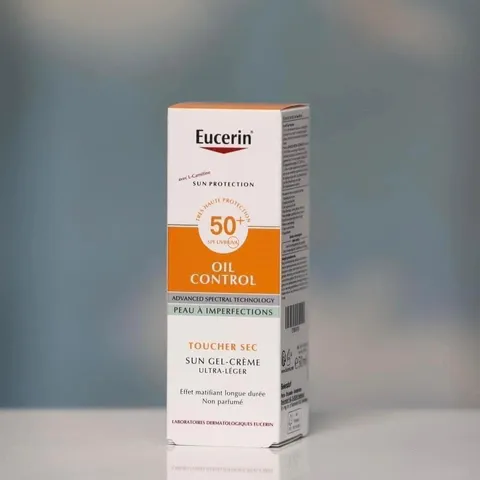 Kem Chống Nắng Kiểm Soát Nhờn Eucerin Sun protection - Oil Control SPF 50+ Dạng gel nhanh chóng thẩm thấu vào da