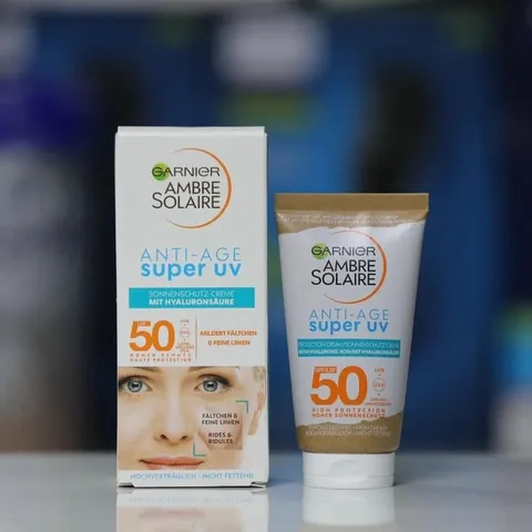 Kem chống nắng Garnier 50+ vạch xanh Anti Age, 50ml