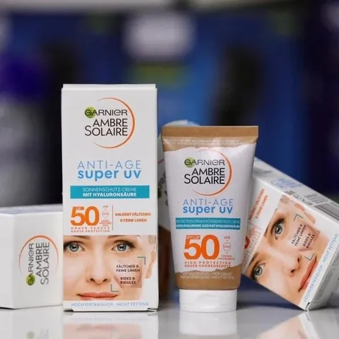 Kem chống nắng Garnier 50+ vạch xanh Anti Age, 50ml