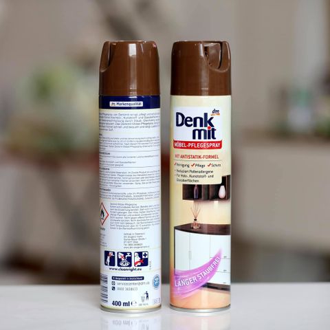 Dung dịch làm sạch nội thất gỗ Denkmit - dạng chai xịt vô cùng tiện dụng.