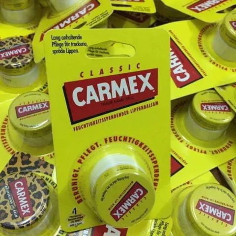 Son dưỡng CARMEX thần thánh hũ tròn