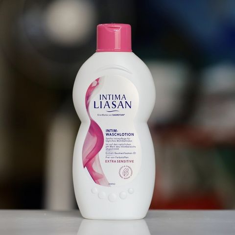 Dung dịch vệ sinh phụ nữ cao cấp Intima Liasan SAGROTAN - Chiết xuất tự nhiên, dưỡng ẩm và bảo vệ vùng nhạy cảm, chai 500ml sang trọng