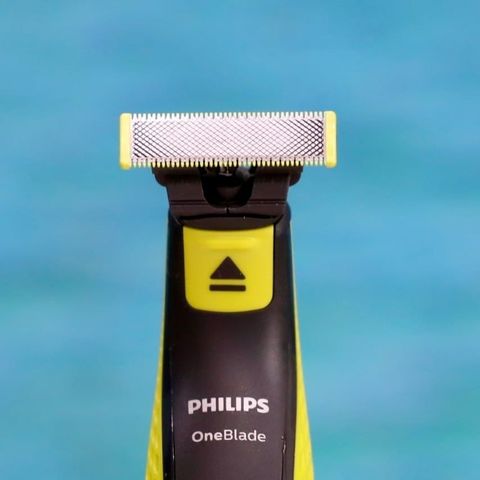 Máy cạo râu Philips OneBlade - Thiết kế hiện đại, cạo nhanh chóng, dễ sử dụng cho nam giới - Giải pháp hoàn hảo cho làn da nhạy cảm