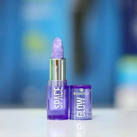 Son gió thay đổi màu Essence - SPACE GLOW COLOR CHANGING LIPSTICK