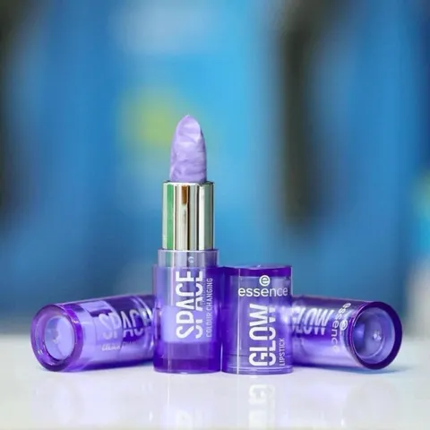 Son gió thay đổi màu Essence - SPACE GLOW COLOR CHANGING LIPSTICK