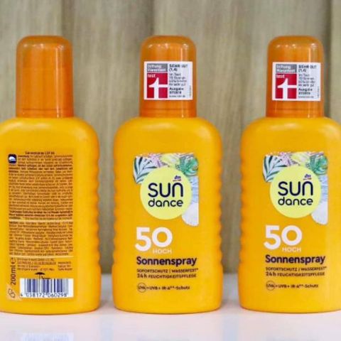 Xịt chống nắng Sundace với chỉ số chống nắng SPF50.
