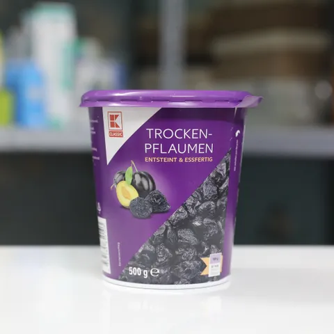 Mận đen sấy khô Trocken Pflaumen Entsteint & Essfertig - Thiết kế dạng hộp đẹp, sang trọng và lịch sự.