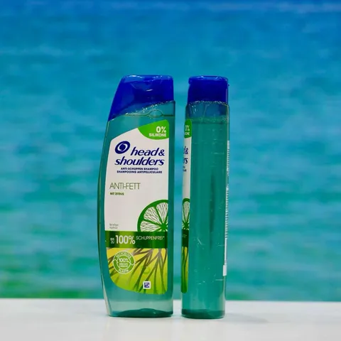 Dầu gội đầu Head & Shoulders Anti -Fett với hương chanh có công thức đặc biệt giúp làm sạch da đầu