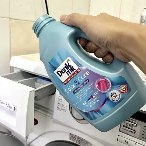 Chai Nước GIẶT - XẢ ( 2 in 1) Denkmit của Đức - Dành cho quần áo màu, chai 1.5 lít