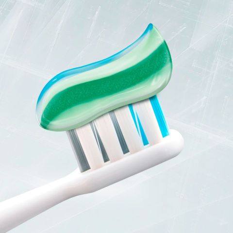 Kem Đánh Răng Colgate Komplett Extra Frisch – Bảo Vệ Răng Miệng Toàn Diện, Hơi Thở Thơm Mát Dài Lâu, Sản Phẩm Đức 150ml