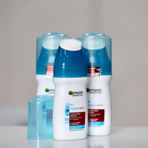 Sữa Rửa Mặt Garnier 150ml - Làm Sạch Sâu, Ngăn Ngừa Mụn, Kèm Đầu Bàn Chải Massage Tiện Dụng từ Đức