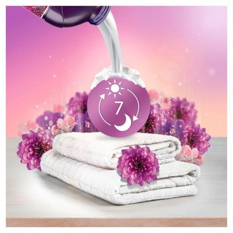 Nước xả vải Lenor Amethyst Blütentraum 950ml - Hương hoa tím sang trọng, lưu hương bền lâu, cho quần áo mềm mại, tiện dụng.