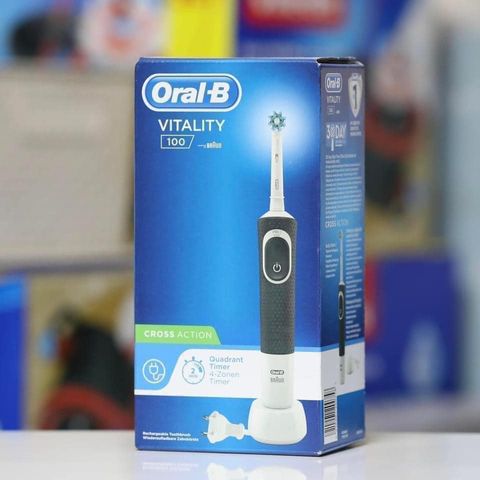 Bàn chải máy sạc điện của người lớn Oral B