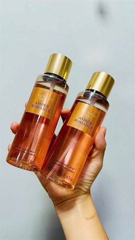 Xịt thơm toàn thân Victoria’s Secret Amber Romance Fragrance Mist 250ml 369511