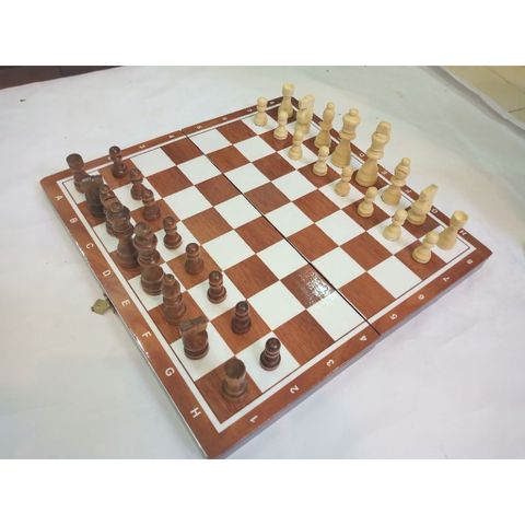 Bộ cờ vua gỗ  cao cấp kích thước 35x35x 2cm ,giúo phát triển trí tuệ