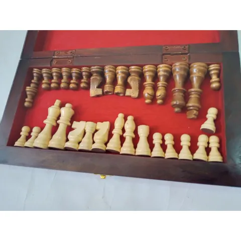Hộp Bàn cờ gỗ kích thước 35x35x2,5cm, quân gỗ tần bì 7,8