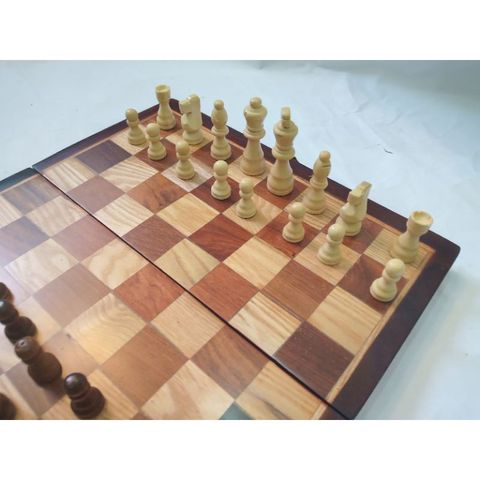 Hộp Bàn cờ gỗ kích thước 35x35x2,5cm, quân gỗ tần bì 7,8
