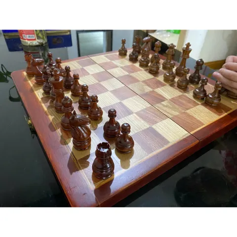 Bàn cờ vua bằng gỗ ,quân cờ gỗ hương gỗ gụ
