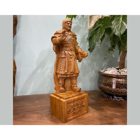 Tượng Vua Quang Trung Bằng Gỗ Bách Xanh Thơm Nức KT 30×10×8cm